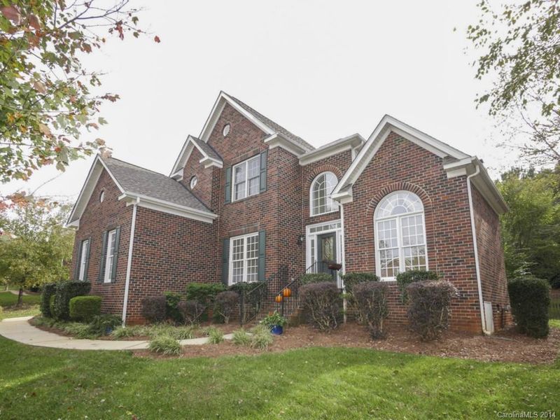 910 Robinbrook Ln, Waxhaw, NC 28173