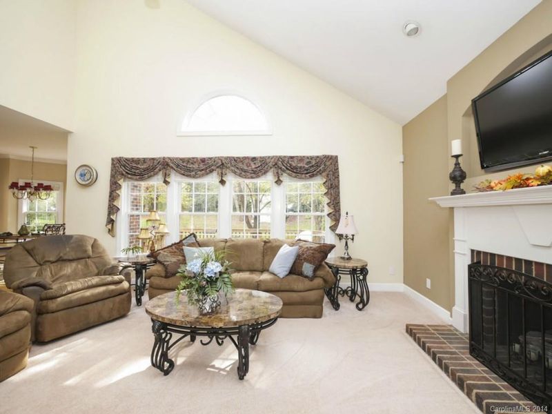 910 Robinbrook Ln, Waxhaw, NC 28173