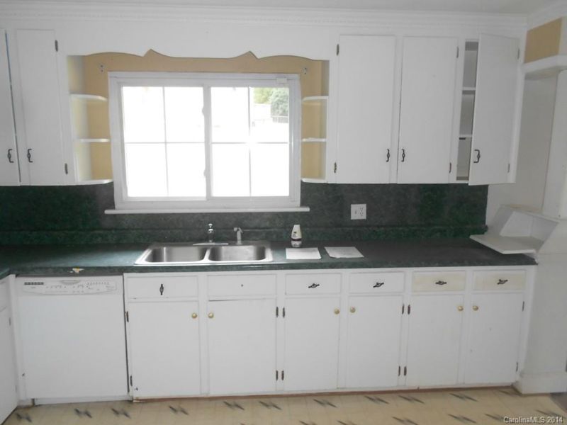 1136 Leigh Cir, Charlotte, NC 28216