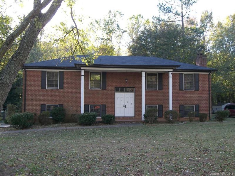 5633 S Mallard Dr, Charlotte, NC 28227