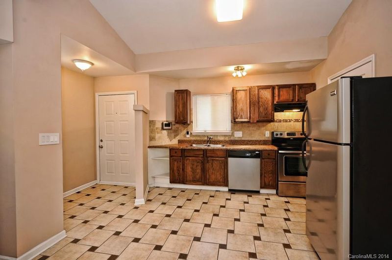 3834 Ashley Hall Dr, Charlotte, NC 28227