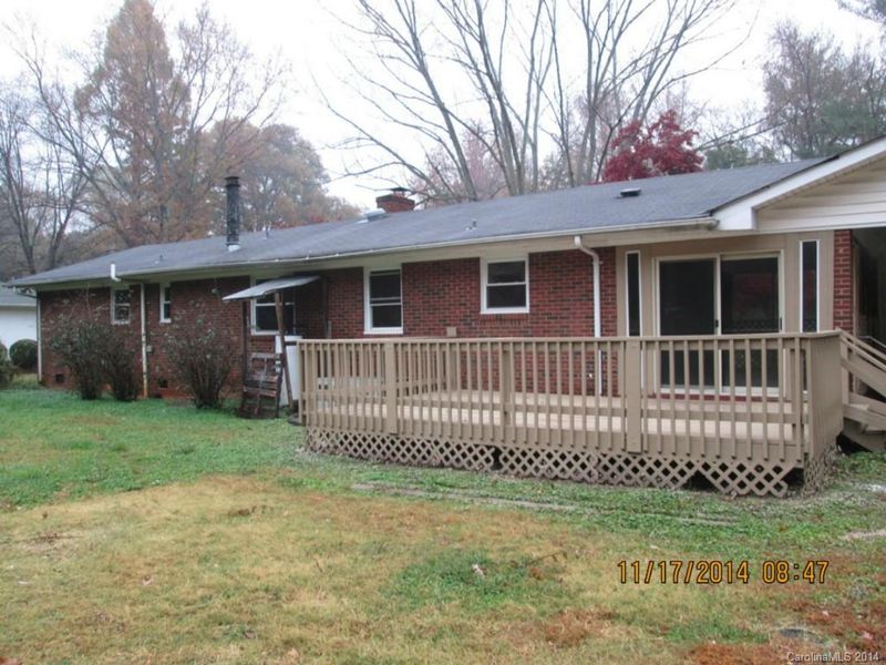 7318 Lakeside Dr, Charlotte, NC 28215