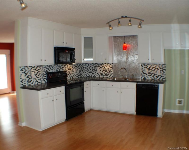 1457 Hickory Nut Ln, Lincolnton, NC 28092