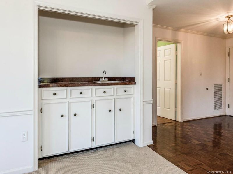 1530 Queens Rd #303, Charlotte, NC 28207