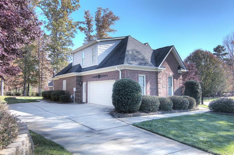 300 Killian Ct, Matthews, NC 28104