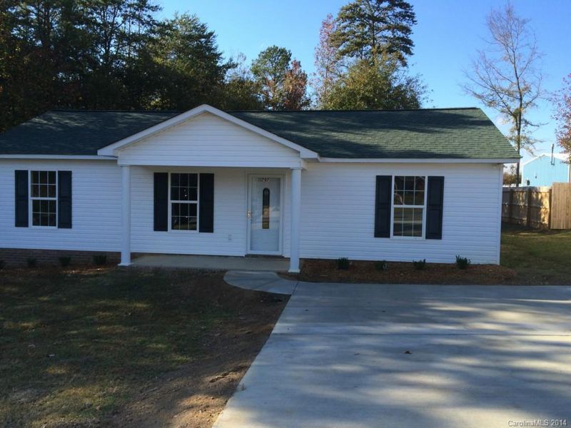 707 Knots Landing Dr, Clover, SC 29710