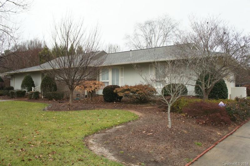 3636 E Club Colony Dr, Gastonia, NC 28056