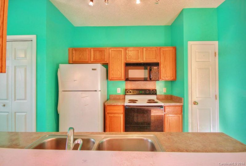 8868 Cinnabay Dr #-, Charlotte, NC 28216