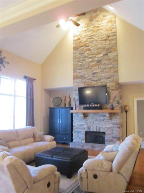 5457 Dolphin Ln, Lincolnton, NC 28092