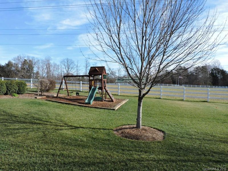 1844 Logan Ln, Denver, NC 28037