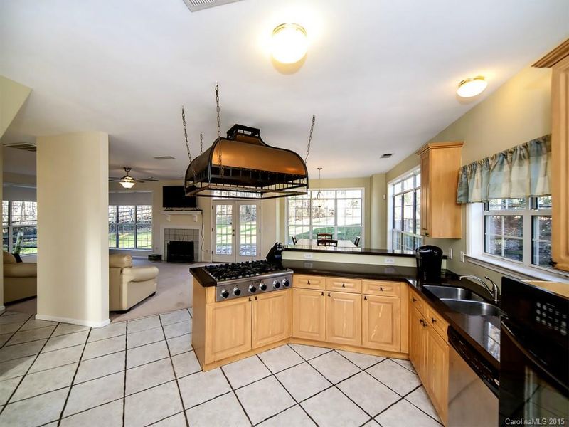 6411 Stoxmeade Dr, Mint Hill, NC 28227