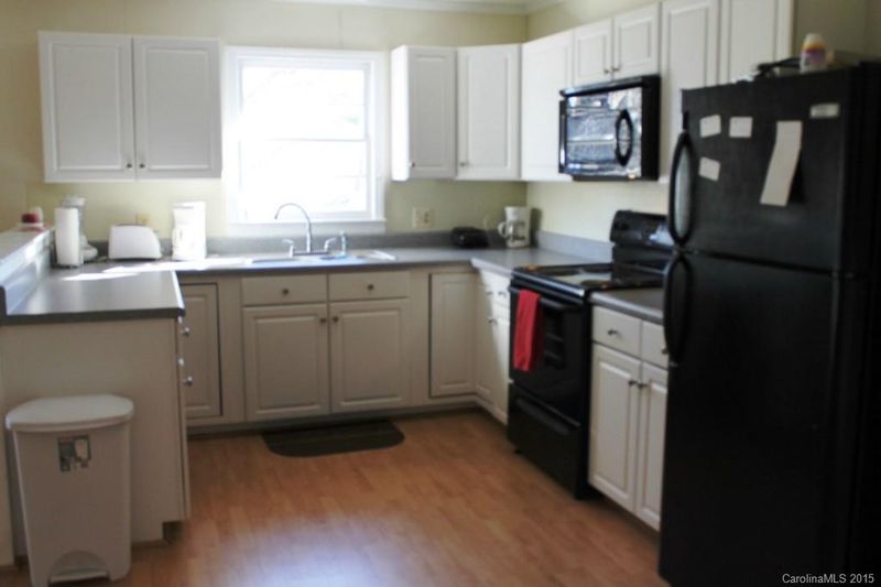 109 Tanglewood Dr, Kannapolis, NC 28081