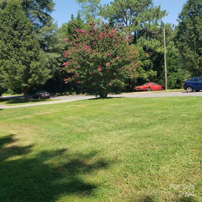 2065 13th Ave NE, Hickory, NC 28601