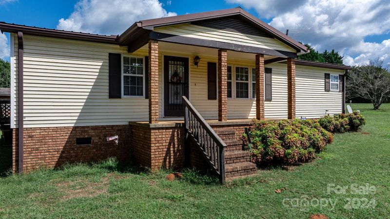 2400 Journeys Ps, Newton, NC 28658