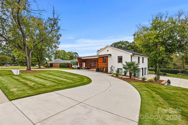 3935 Barclay Downs Dr, Charlotte, NC 28209