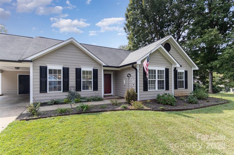 105 Chinaberry Ct, Gastonia, NC 28052