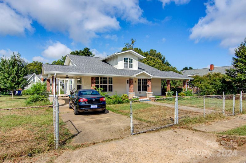 103 12th St NW, Hickory, NC 28601