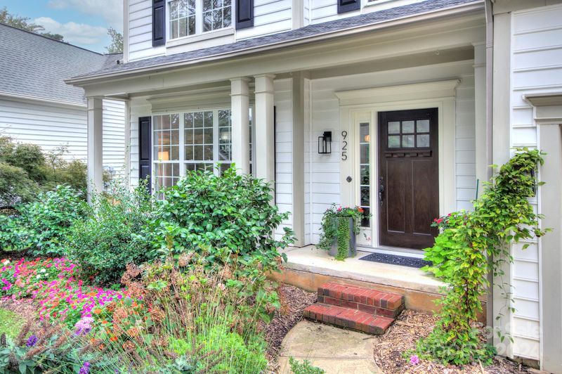 925 Clearbrook Rd, Matthews, NC 28105