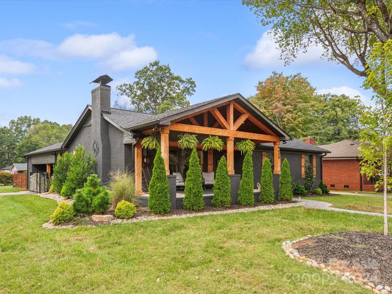 638 Scaleybark Rd, Charlotte, NC 28209