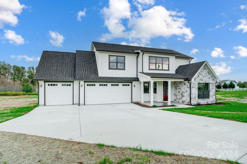 3183 Burlingame Dr, Crouse, NC 28033