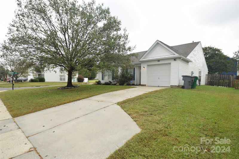 10324 Roundleaf Dr, Charlotte, NC 28213