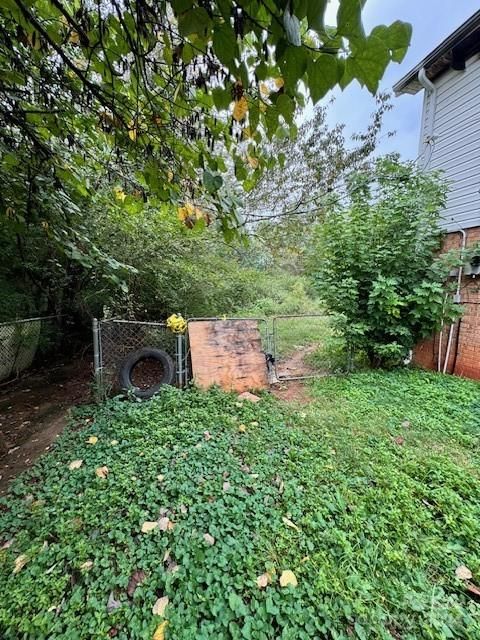 1247 Fieldcrest Dr, Hickory, NC 28602