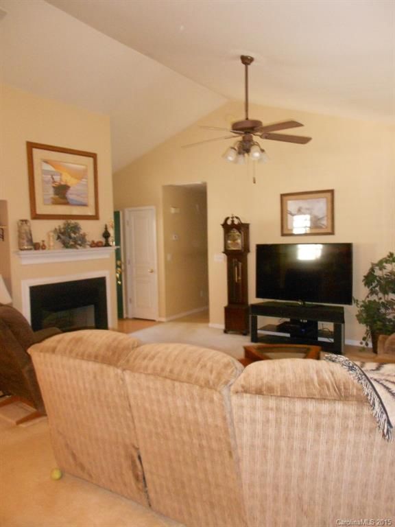 8269 Chatham Oaks Dr, Concord, NC 28027