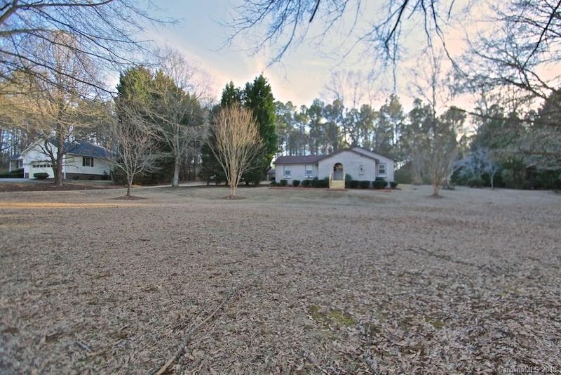 95 Shadowbrook Rd, Mount Holly, NC 28120
