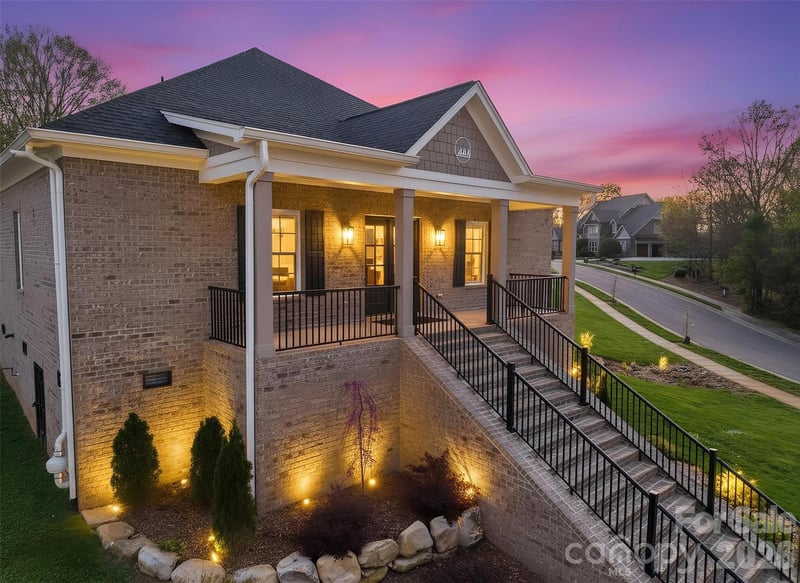 444 19th Avenue Cir NW, Hickory, NC 28601