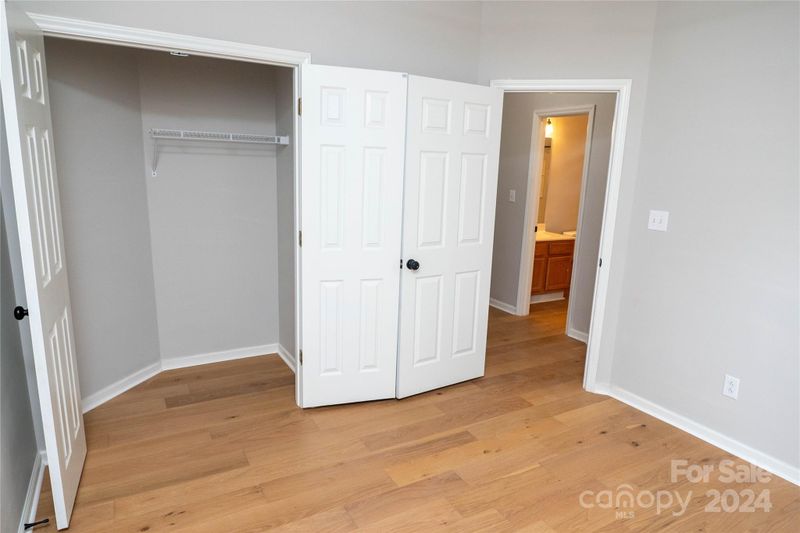 616 Oakbluff Cir, Charlotte, NC 28216