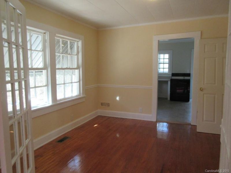 307 S Starr St, Dallas, NC 28034