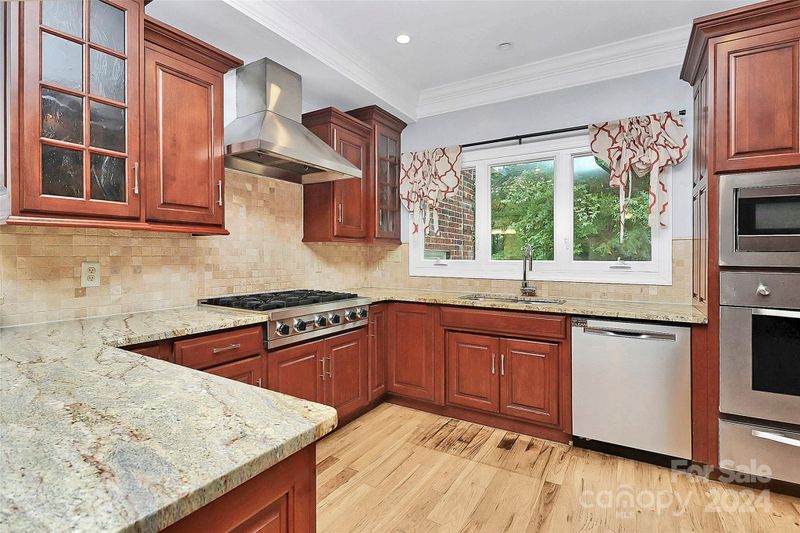 1404 Yerton Ct, Charlotte, NC 28213