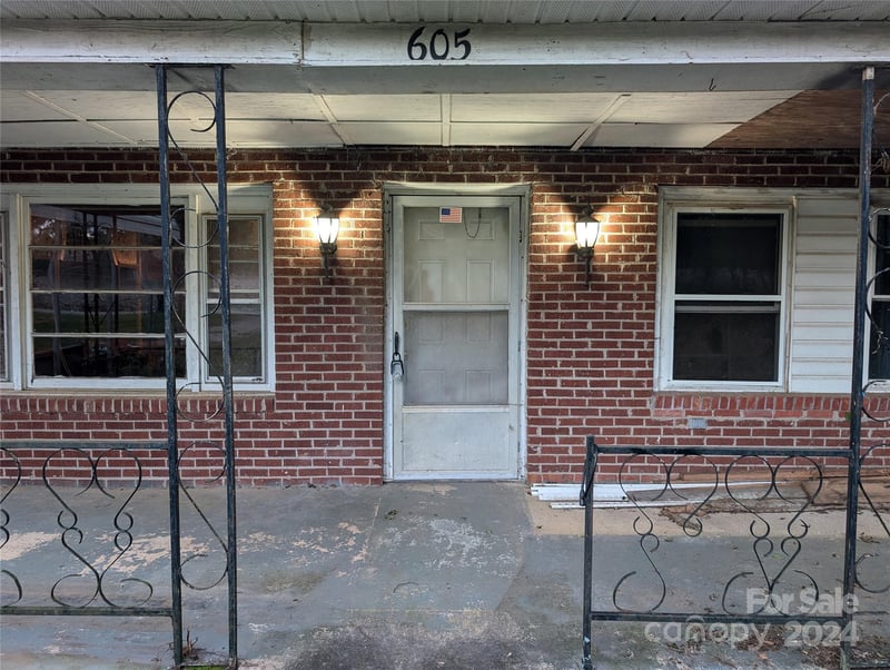 605 Railroad St, Lowell, NC 28098