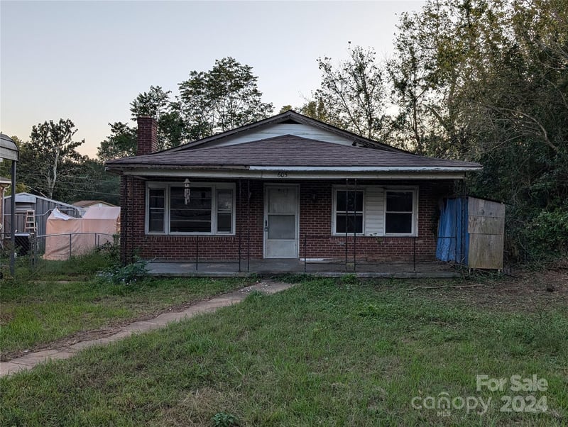 605 Railroad St, Lowell, NC 28098