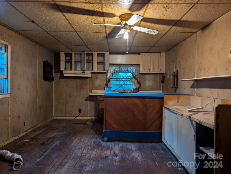 605 Railroad St, Lowell, NC 28098