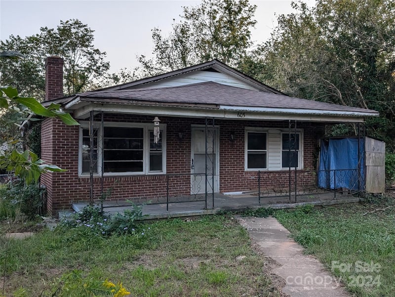 605 Railroad St, Lowell, NC 28098