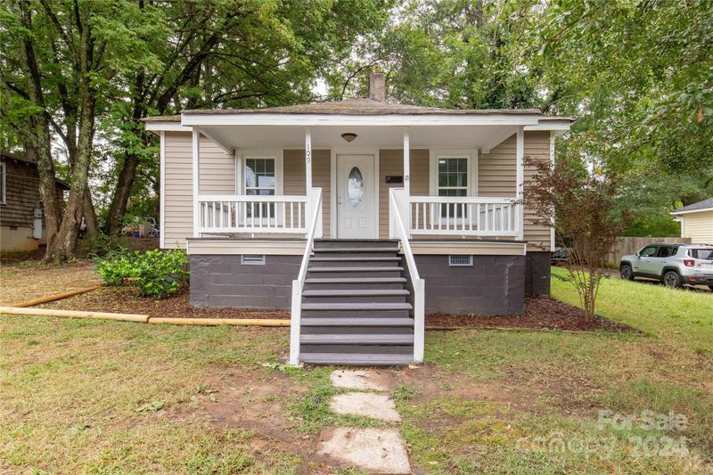 109 Linden St, Clover, SC 29710