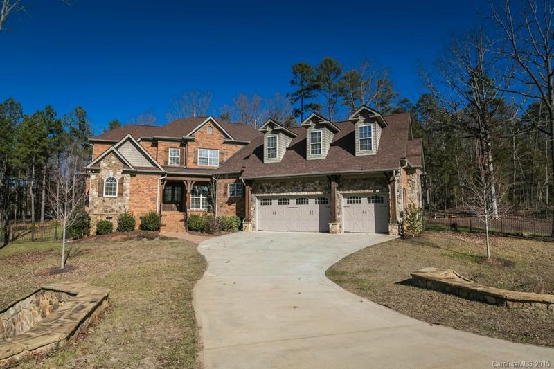 7136 Gates Dr, Mint Hill, NC 28227