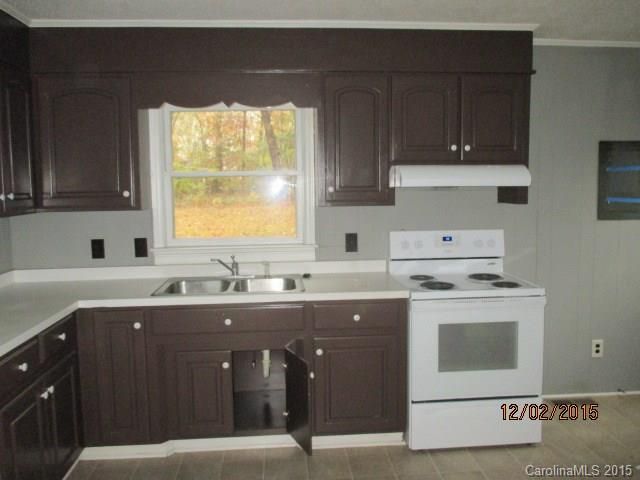302 Tomberlin Rd, Mount Holly, NC 28120