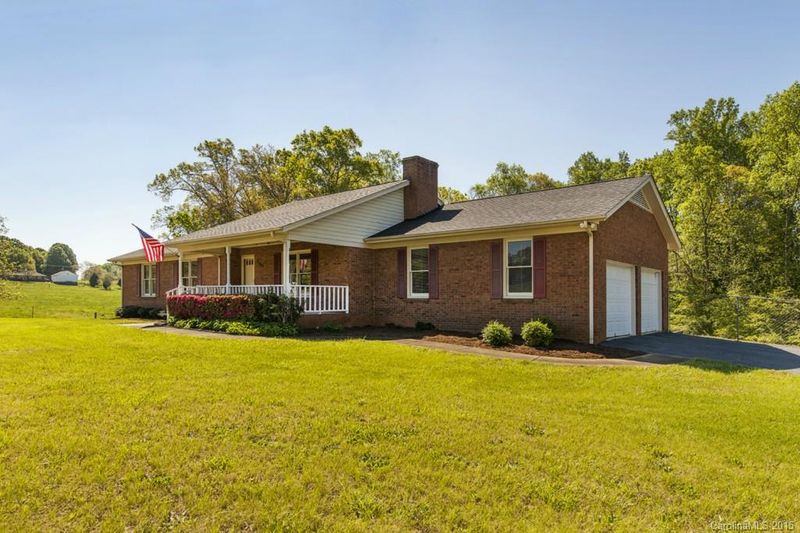 7185 Locke Dr, Sherrills Ford, NC 28673