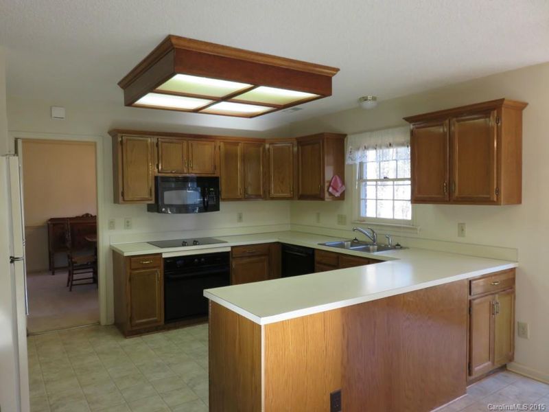 2300 Carved Tree Ln, Charlotte, NC 28262