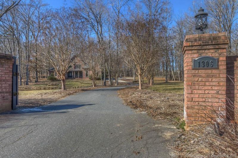 1306 Rosehill Dr, Waxhaw, NC 28173