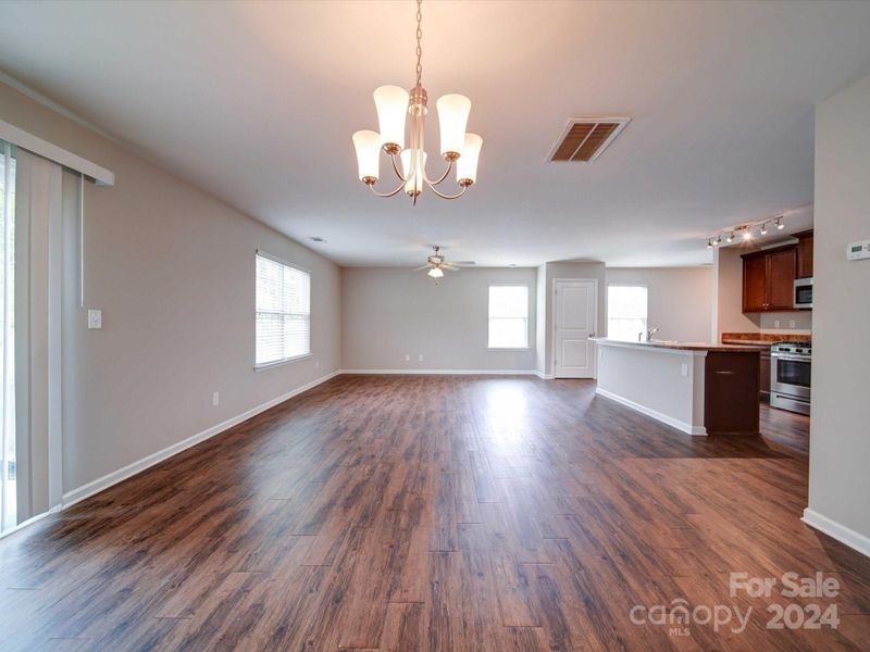 9445 Kendall Dr, Charlotte, NC 28214