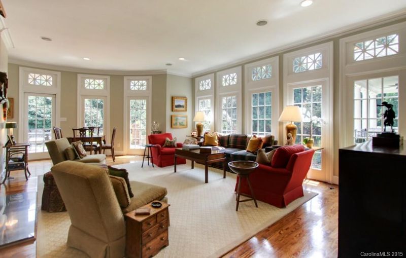 1801 W Queens Rd, Charlotte, NC 28207