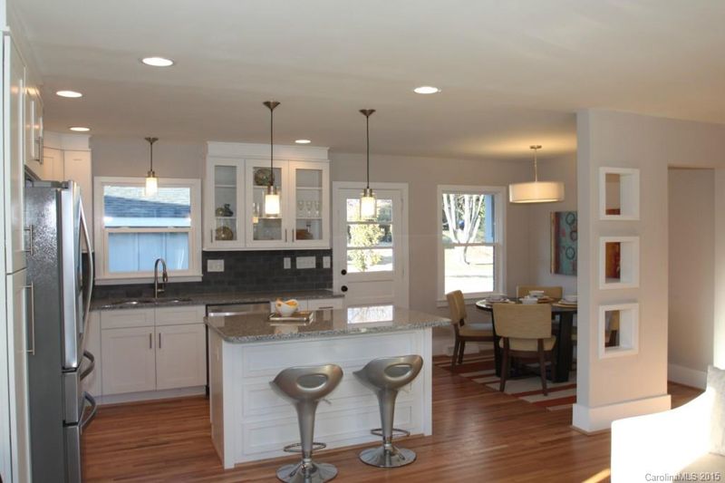 909 Bobby Ln, Charlotte, NC 28211