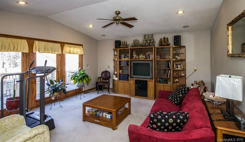 4838 Mcalpine Ln, Charlotte, NC 28212