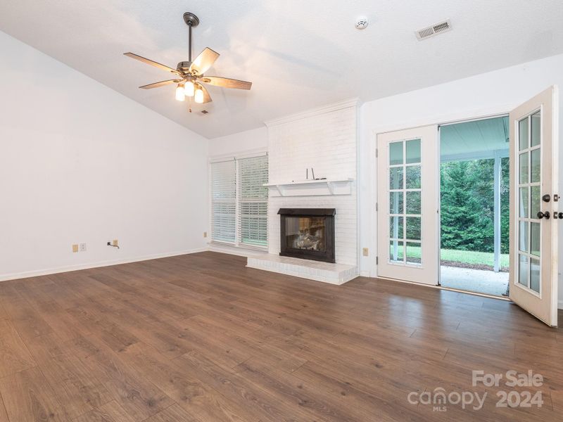 1018 Thornsby Ln, Matthews, NC 28105