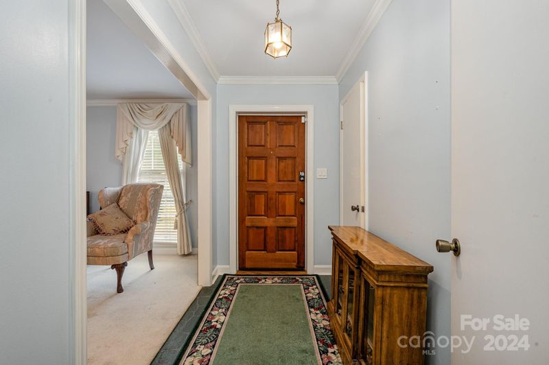 6121 Lake Forest Rd E, Charlotte, NC 28227