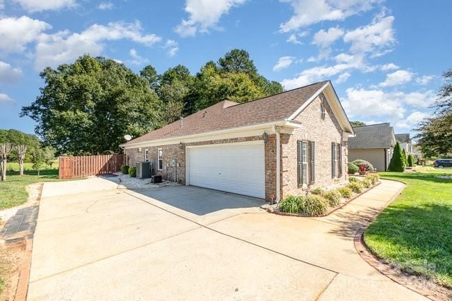 7583 Sedgebrook Dr E, Stanley, NC 28164