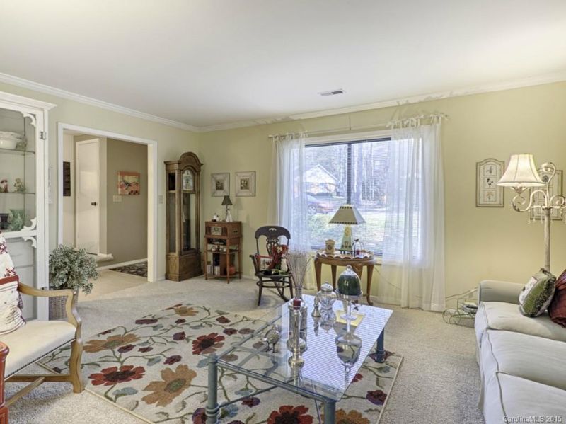 9328 New Towne Dr, Matthews, NC 28105